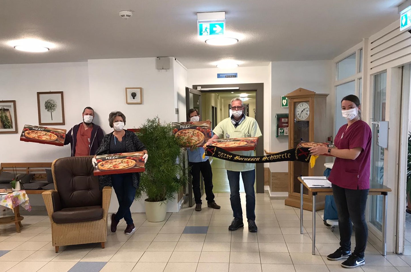 BVB-Fanclub spendiert Pizza für Pflegekräfte