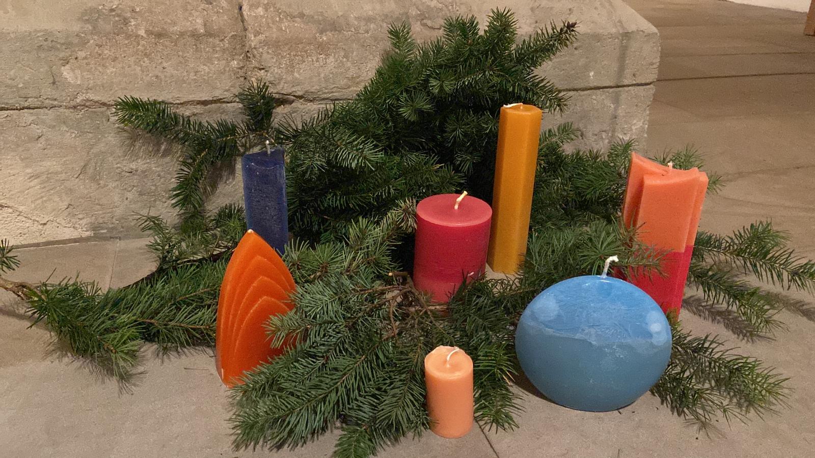 Kerzenverkauf für Flutopfer in der St. Viktor Kirche