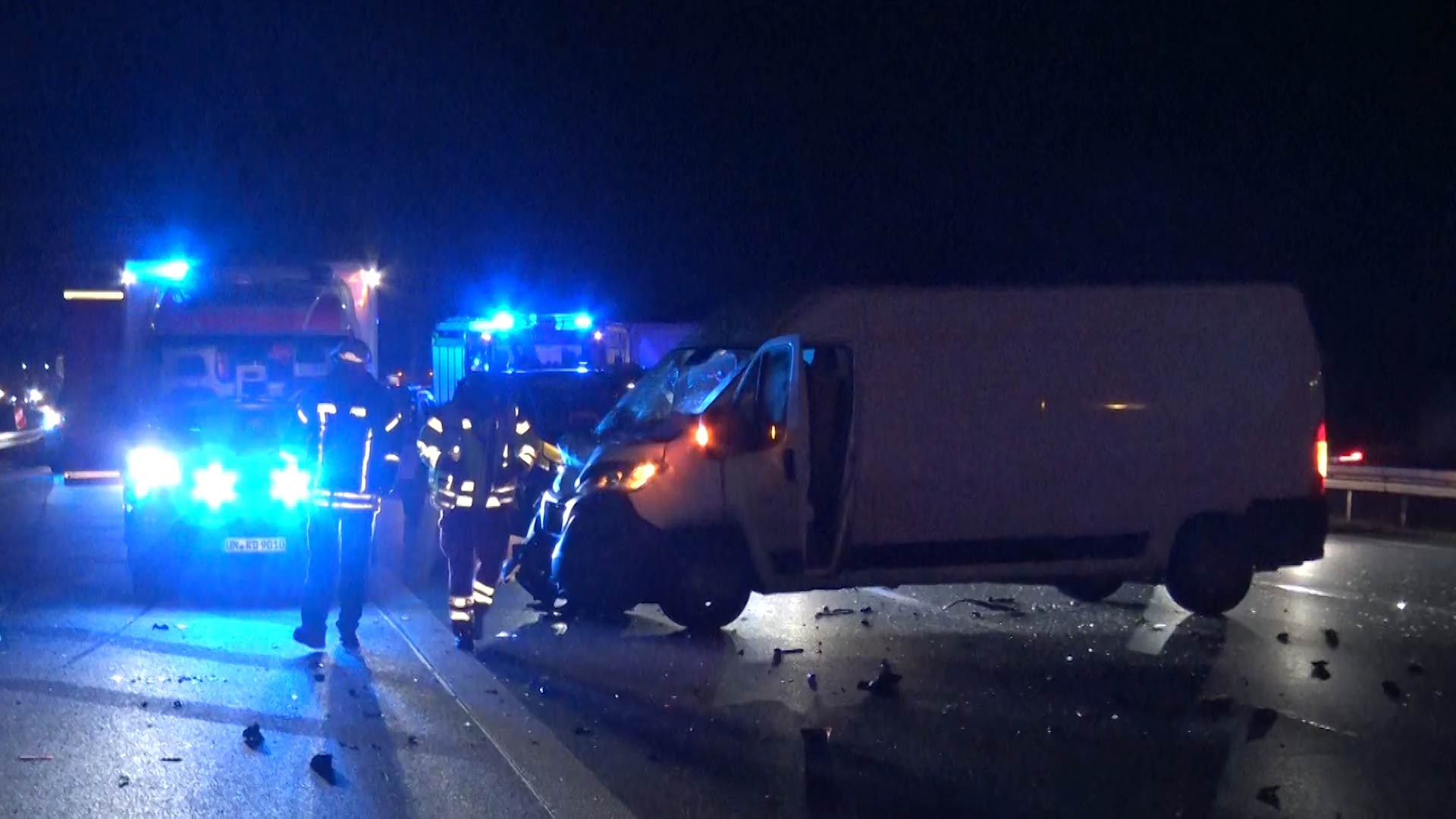 Schwerer Unfall mit fünf Fahrzeugen auf der A1