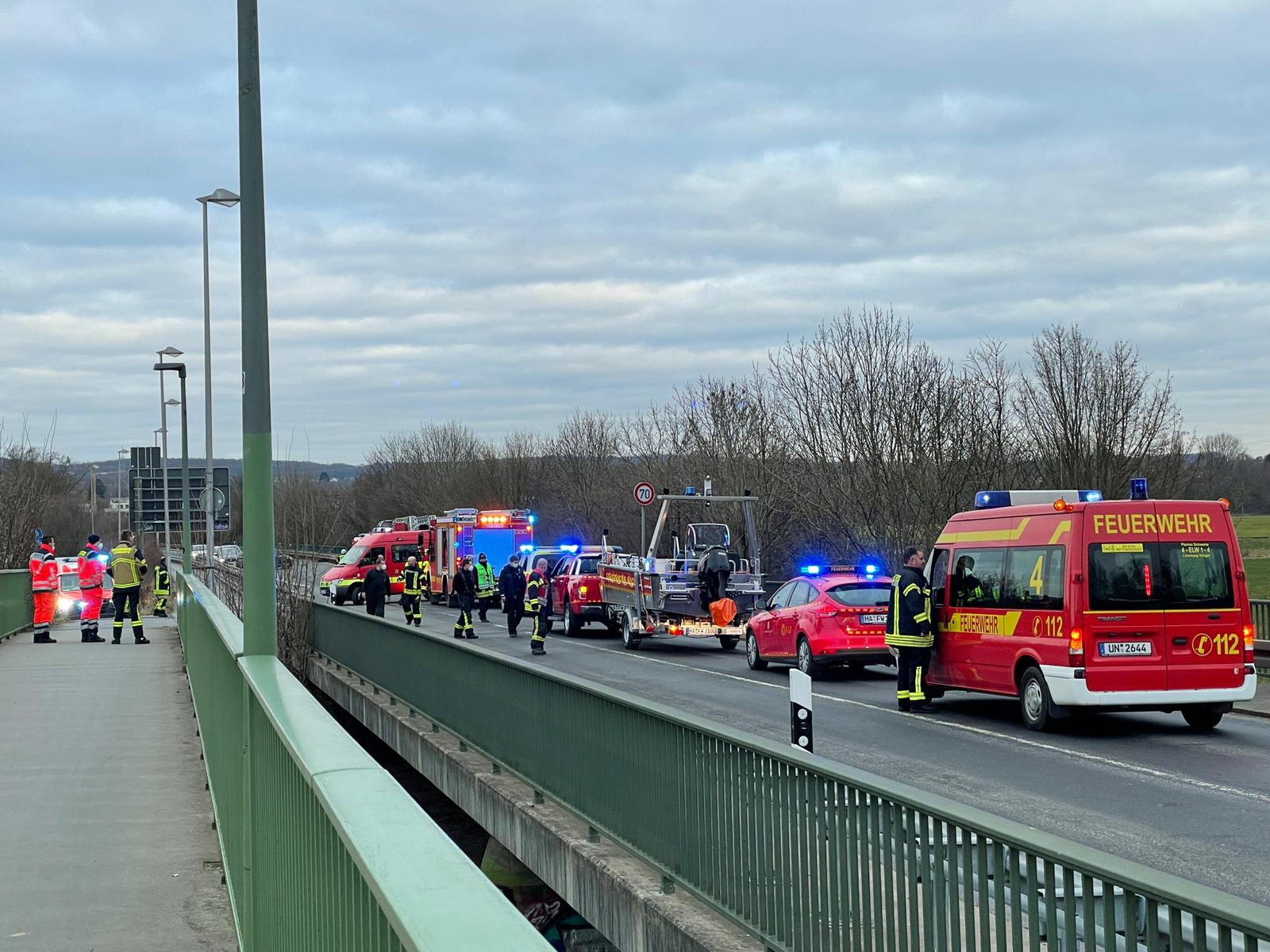 Rettungskräfte suchten Vermissten in der Ruhr