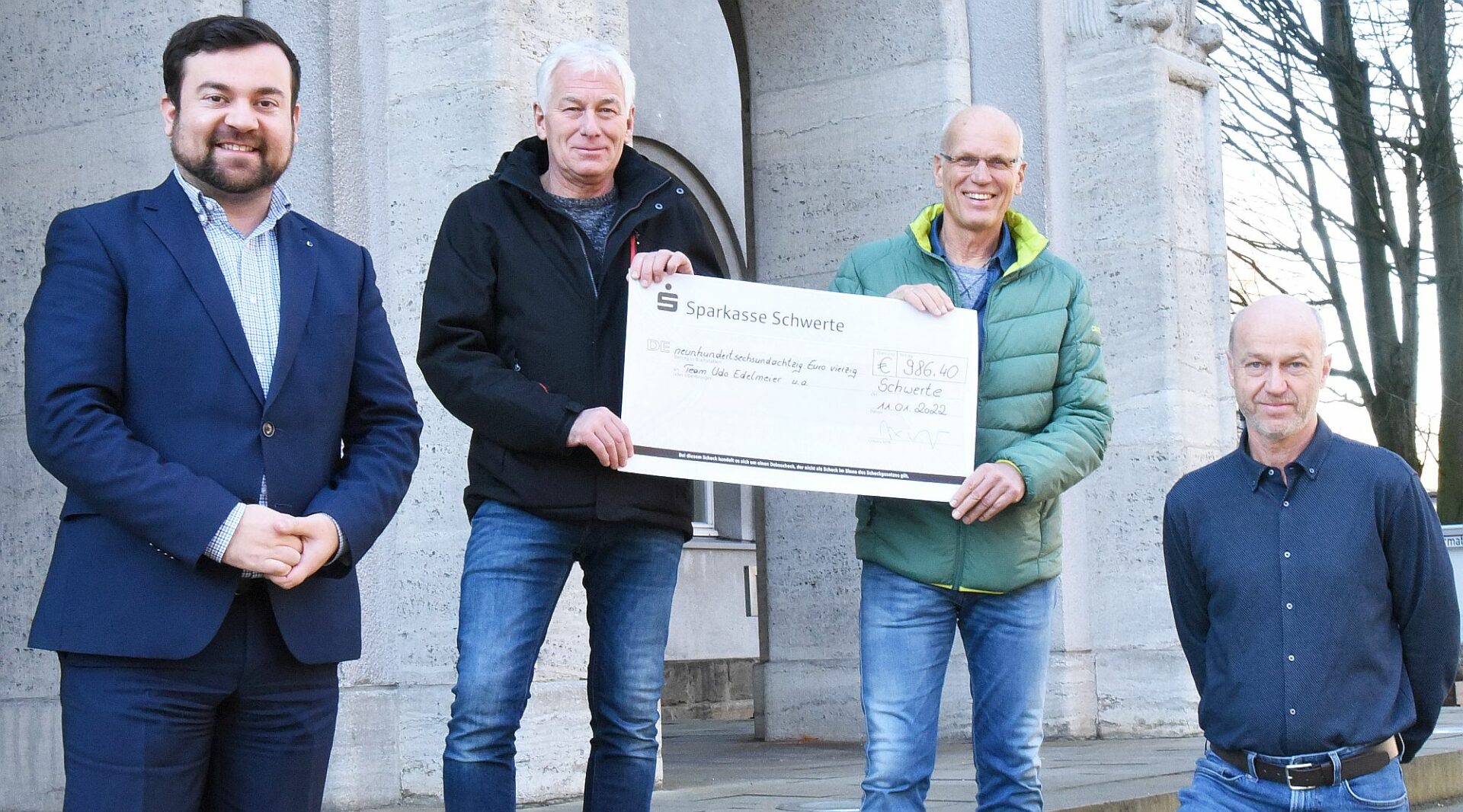 Restgeldspende: Stadt Schwerte unterstützt Aktion Apfelsaft
