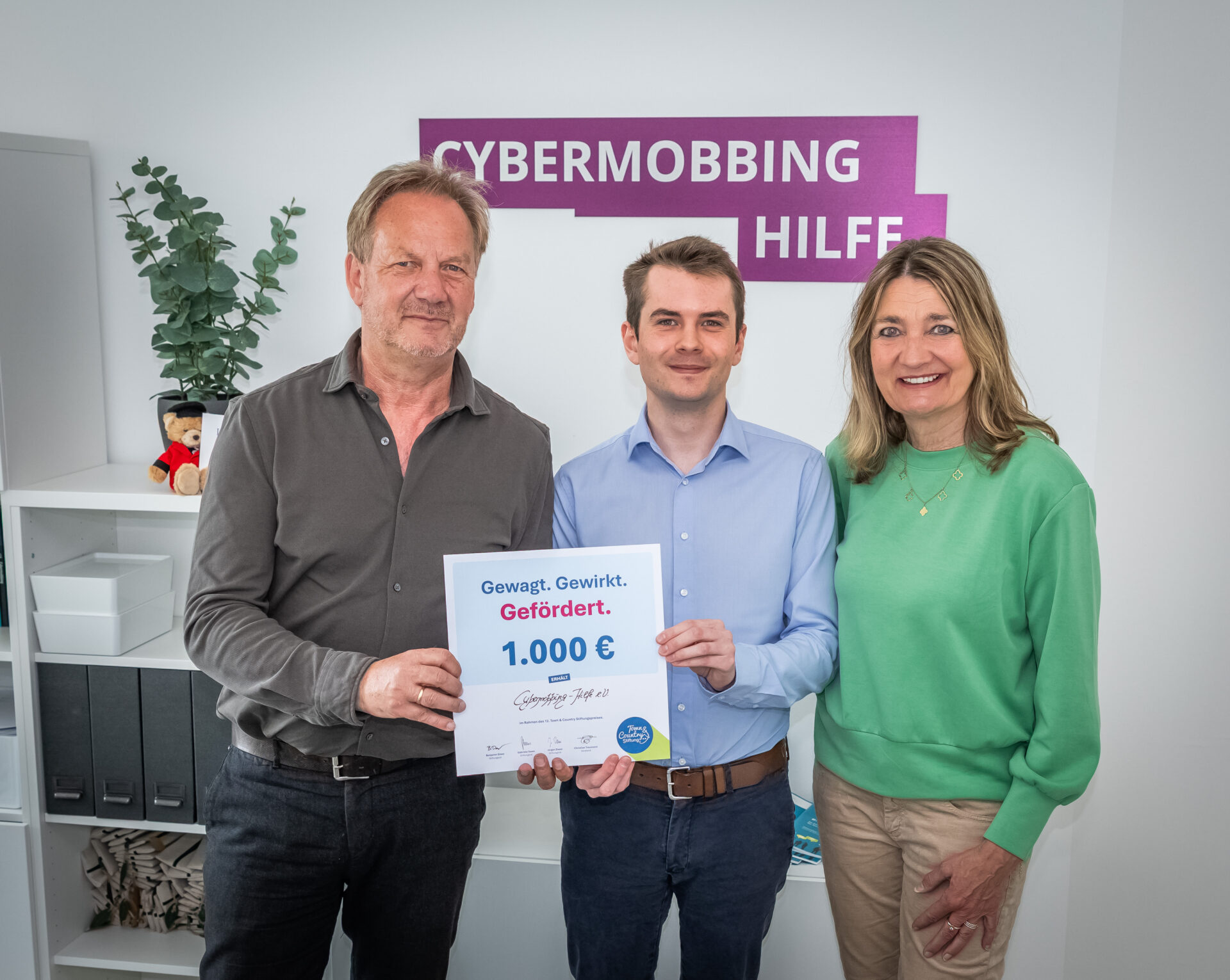 1.000 € für ein Zeichen gegen Cybermobbing – Town & Country Stiftung fördert Cybermobbing-Hilfe e.V.