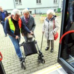 Das Einsteigen in einen Bus konnte geübt werden.
Foto: Manuela Schwerte